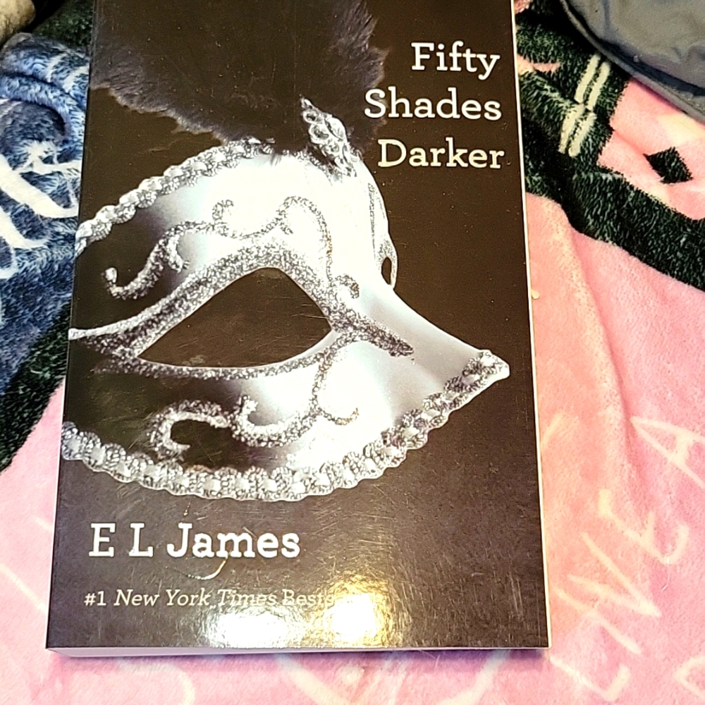 Fifty shades darker paperback